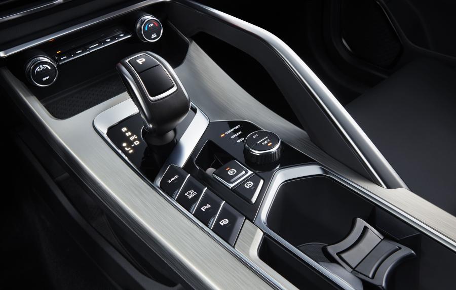 Детали интерьера Geely Bin Yue PHEV 2019 года  (фото 2 из 10)